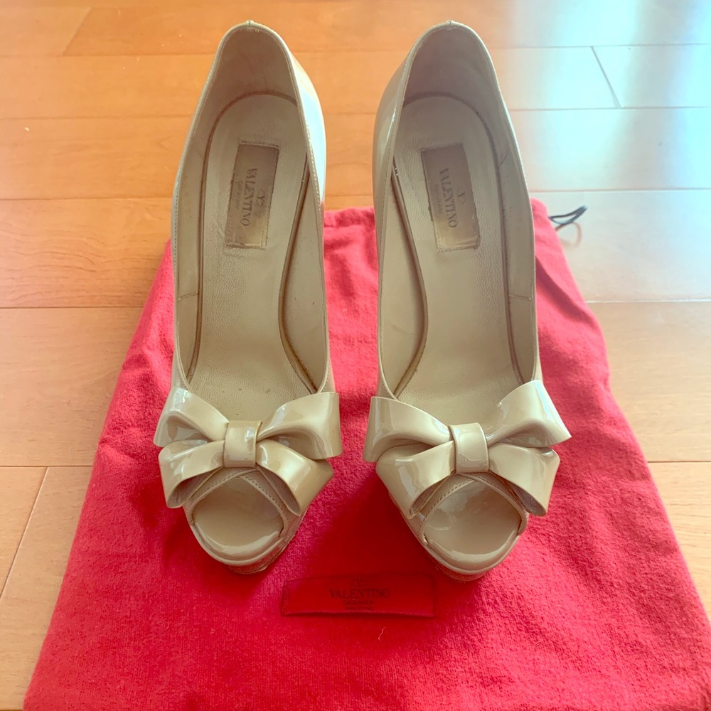 Valentino nude bowtie pump